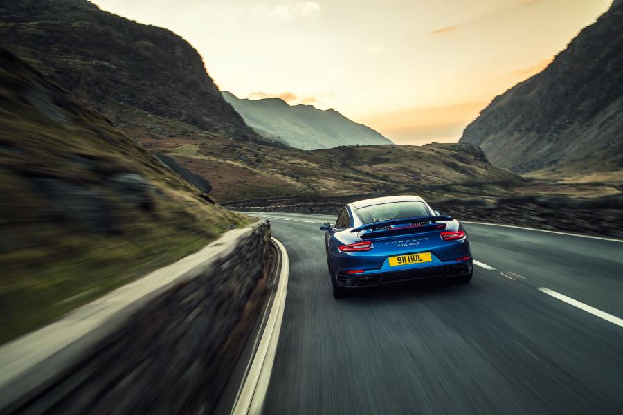  Porsche 911 Turbo S Coupe 2016 года  (UK) (фото 22 из 29)